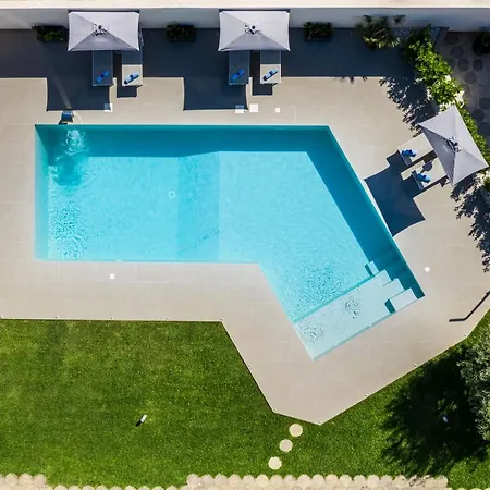Teocrito Piscina & Mare